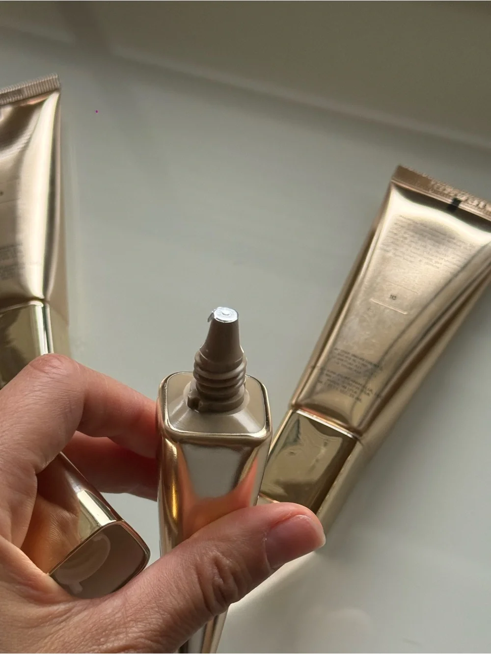 Hourglass luminous Glow foundation